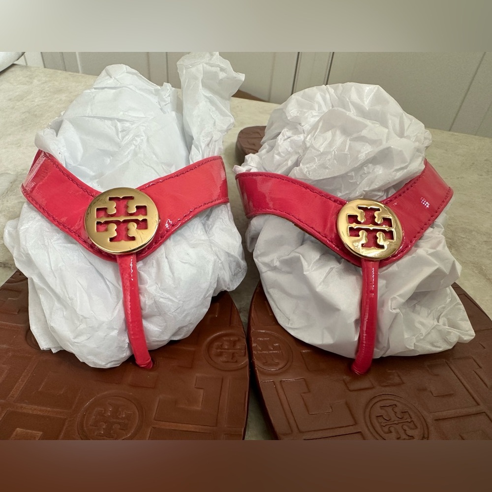 Tory Burch Thora pink patent leather sandals - Picture 2 of 8